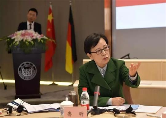 请输入标题...